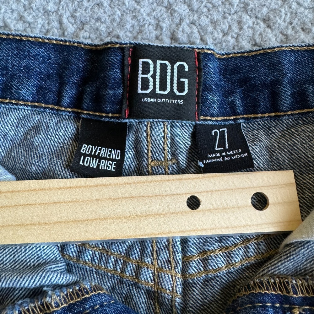 BDG Shorts Denim Blue Women's Size 27 Womens Low Rise Boyfriend Pocket Button - Picture 5 of 7